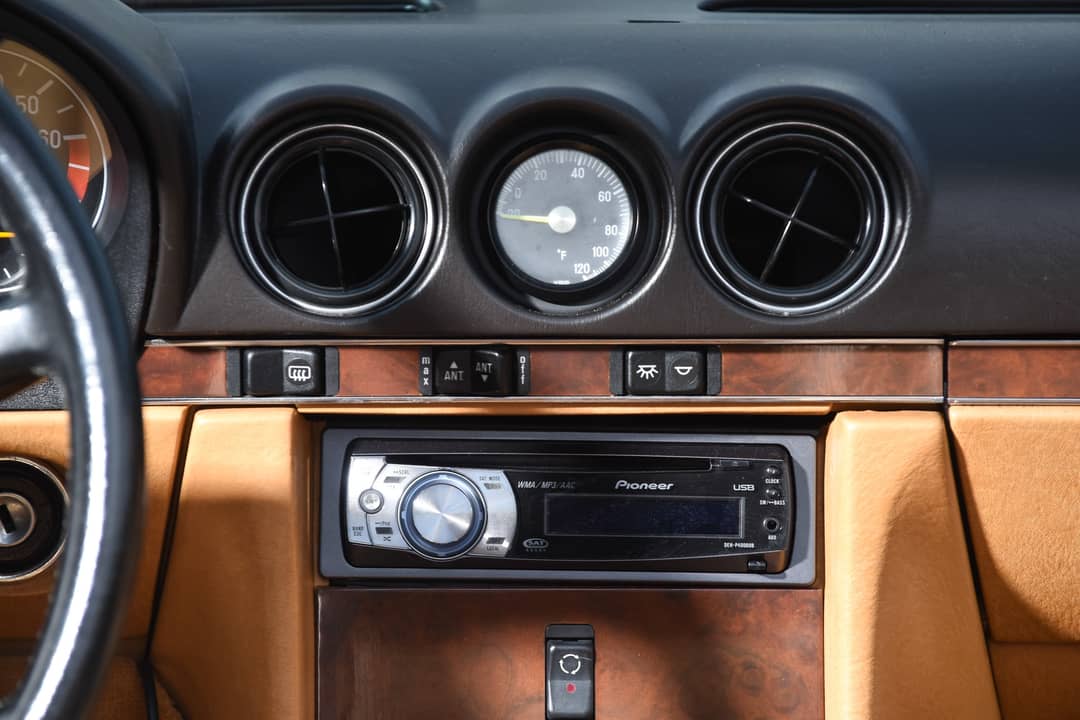 1989 Mercedes-Benz 560 SL — photo 36