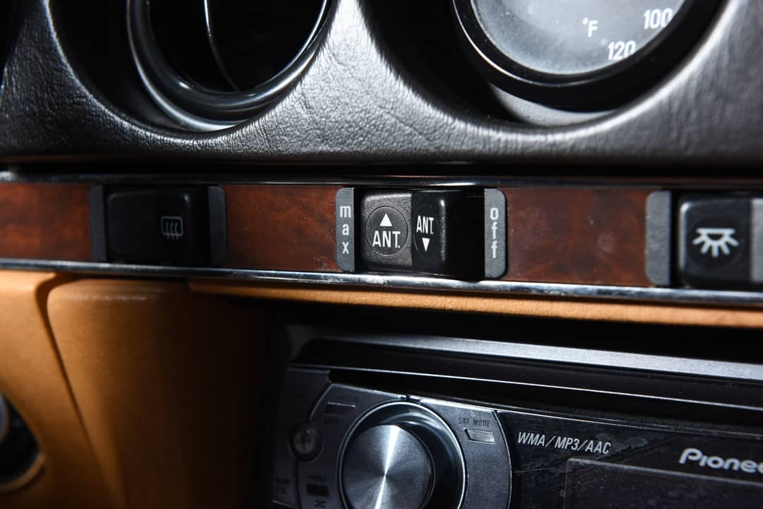 1989 Mercedes-Benz 560 SL — photo 47