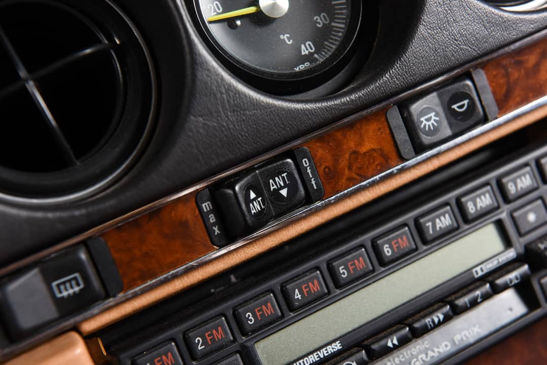 1986 Mercedes-Benz 560-Class 560 SL — photo 19