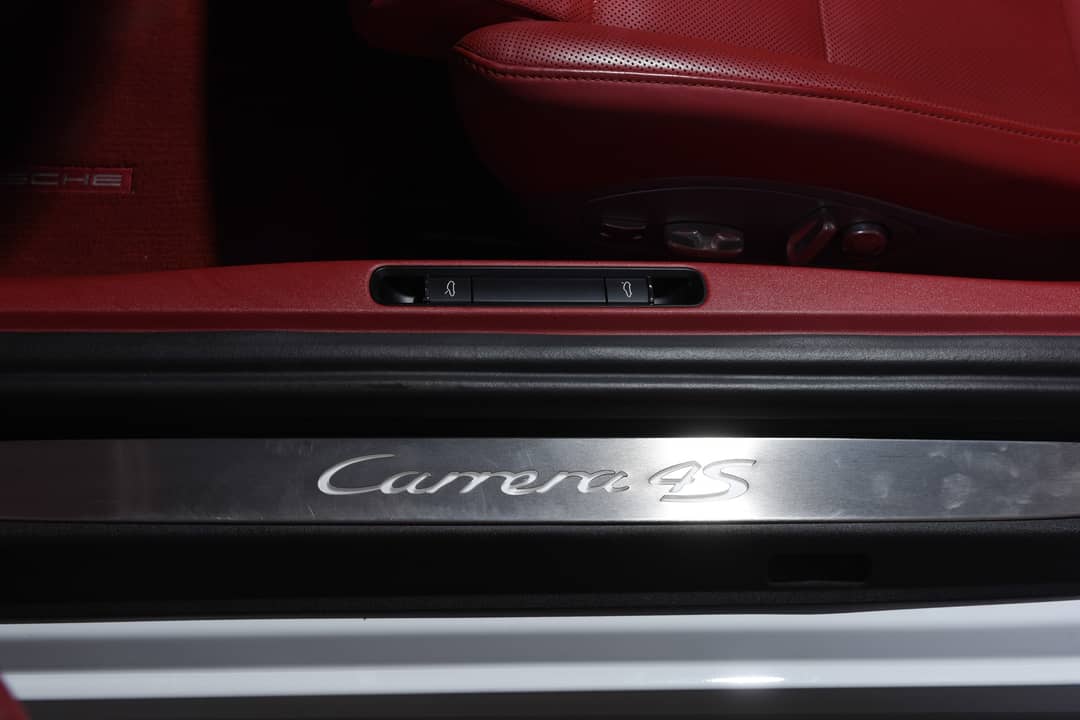 2014 Porsche 911 Carrera 4S — photo 24