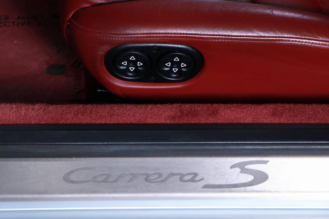 1996 Porsche 911 Carrera 4S — photo 29
