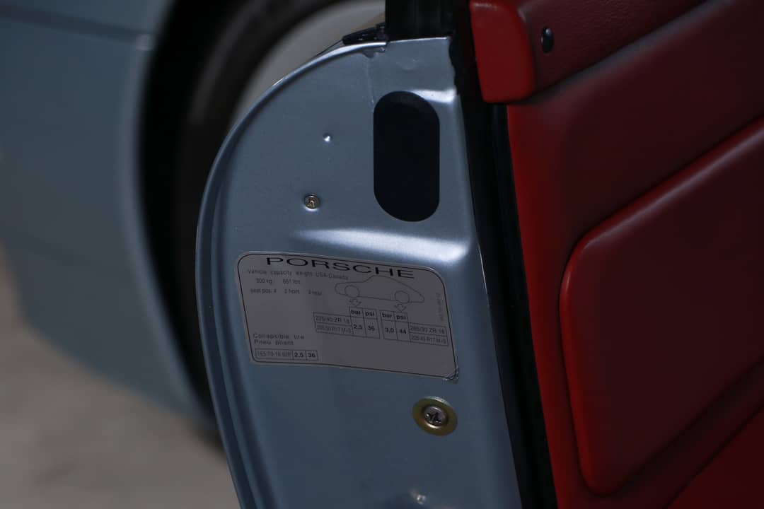 1996 Porsche 911 Carrera 4S — photo 47