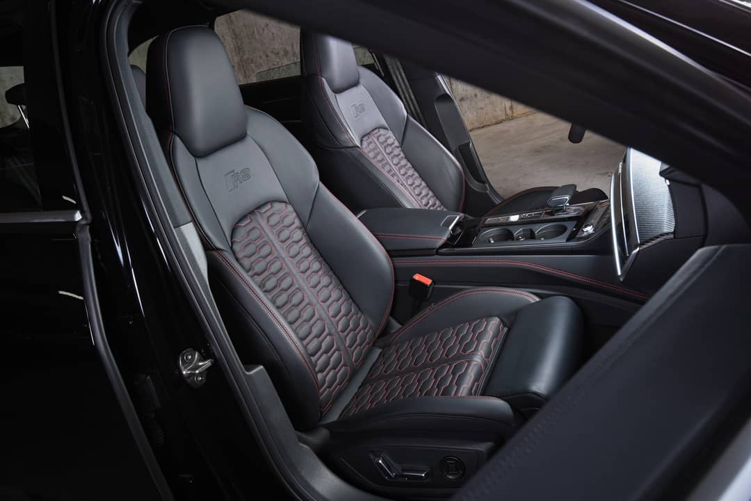 2022 Audi RS 6 Avant 4.0T quattro Avant — photo 33