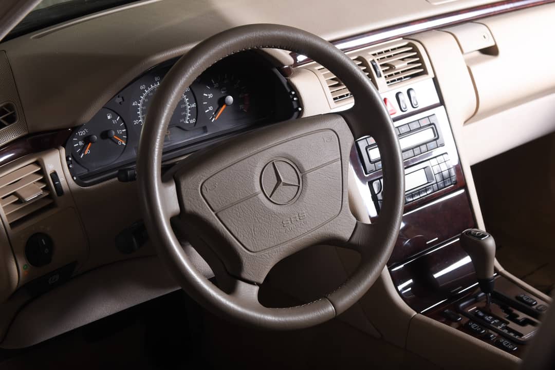 1999 Mercedes-Benz E-Class E 320 — photo 26