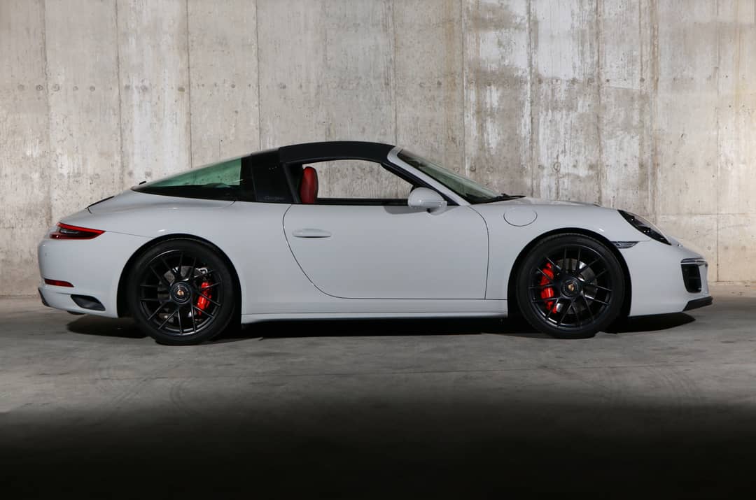 2018 Porsche 911 Targa 4 GTS — photo 11
