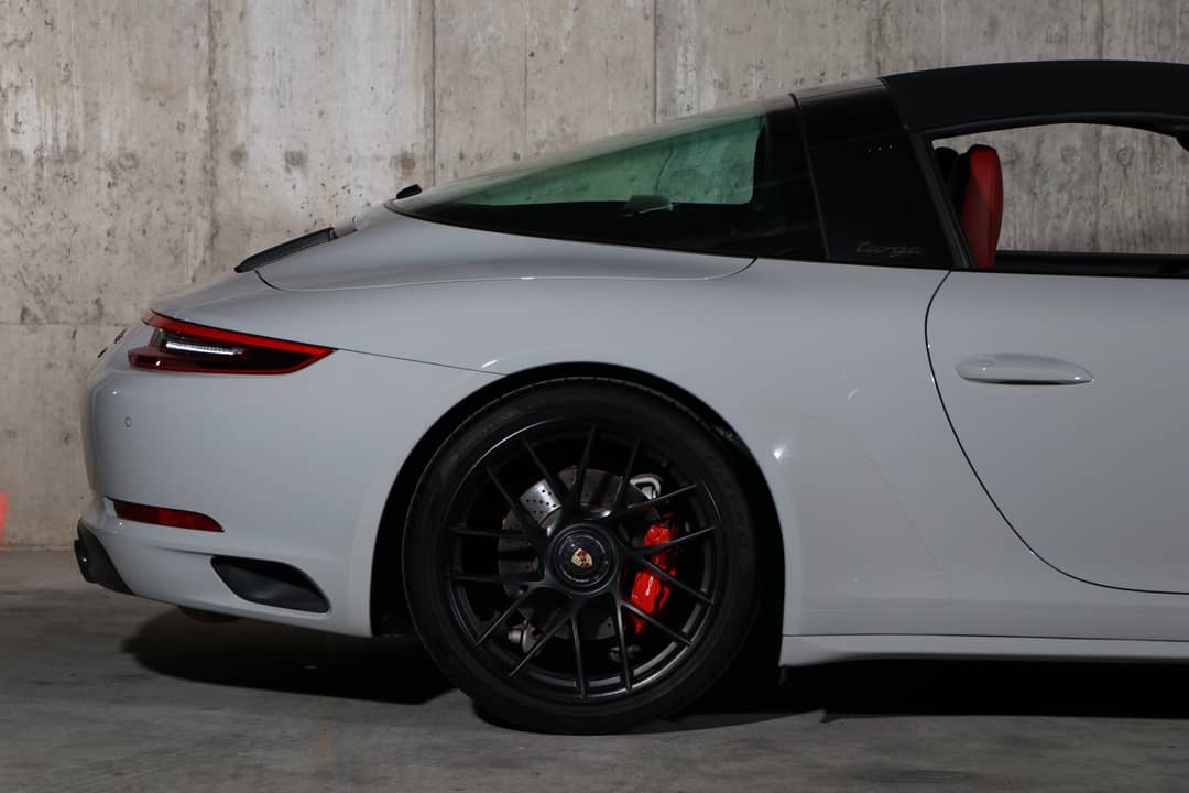 2018 Porsche 911 Targa 4 GTS — photo 12