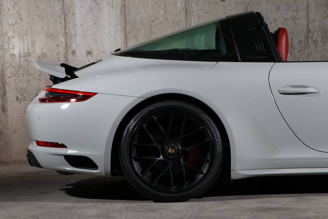 2018 Porsche 911 Targa 4 GTS — photo 17