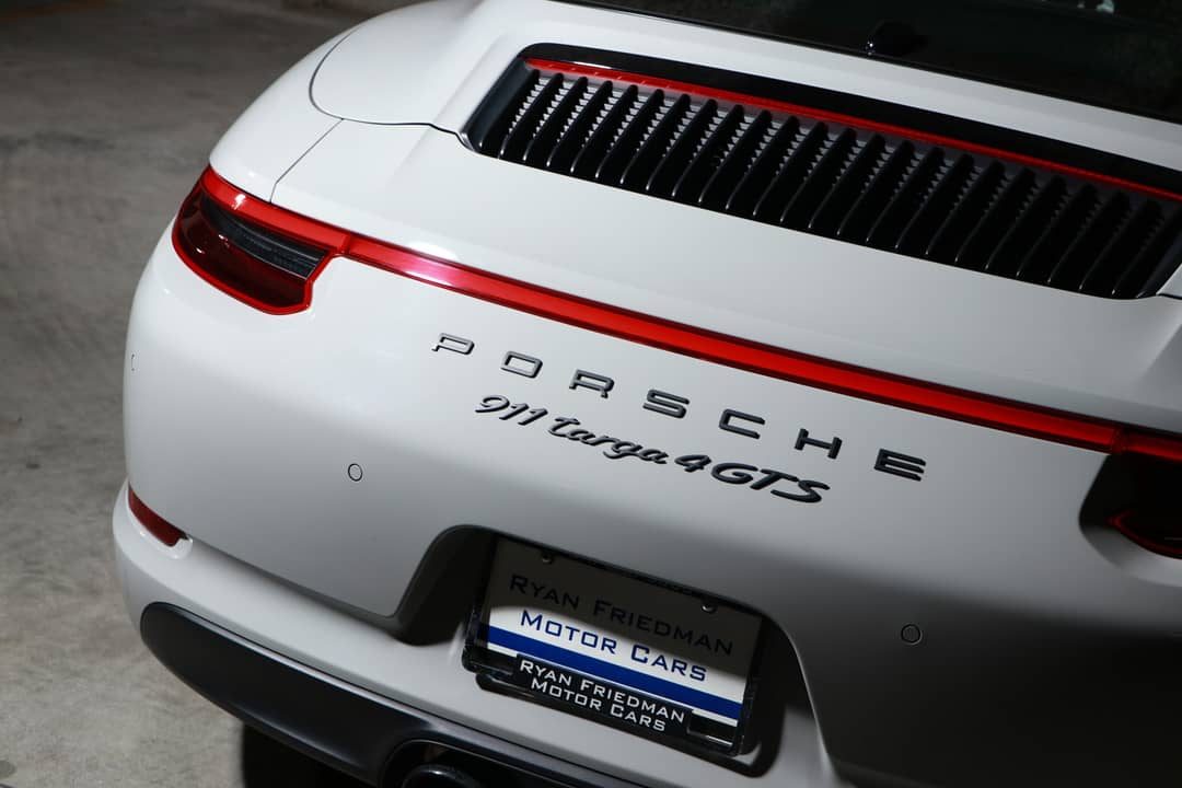 2018 Porsche 911 Targa 4 GTS — photo 19