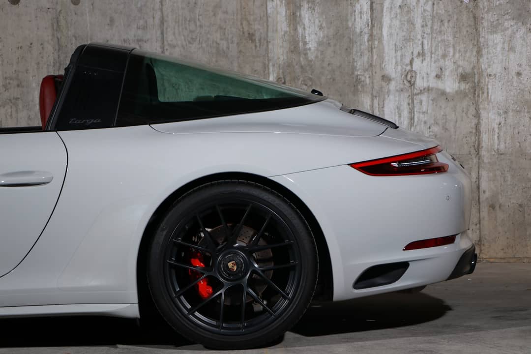 2018 Porsche 911 Targa 4 GTS — photo 22