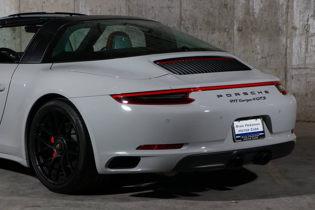 2018 Porsche 911 Targa 4 GTS — photo 23