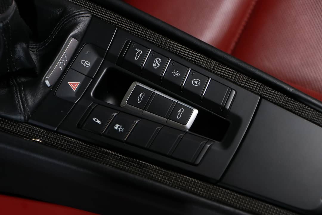 2018 Porsche 911 Targa 4 GTS — photo 35