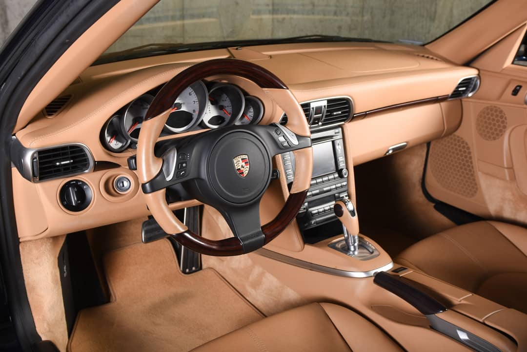 2011 Porsche 911 Carrera 4S — photo 25