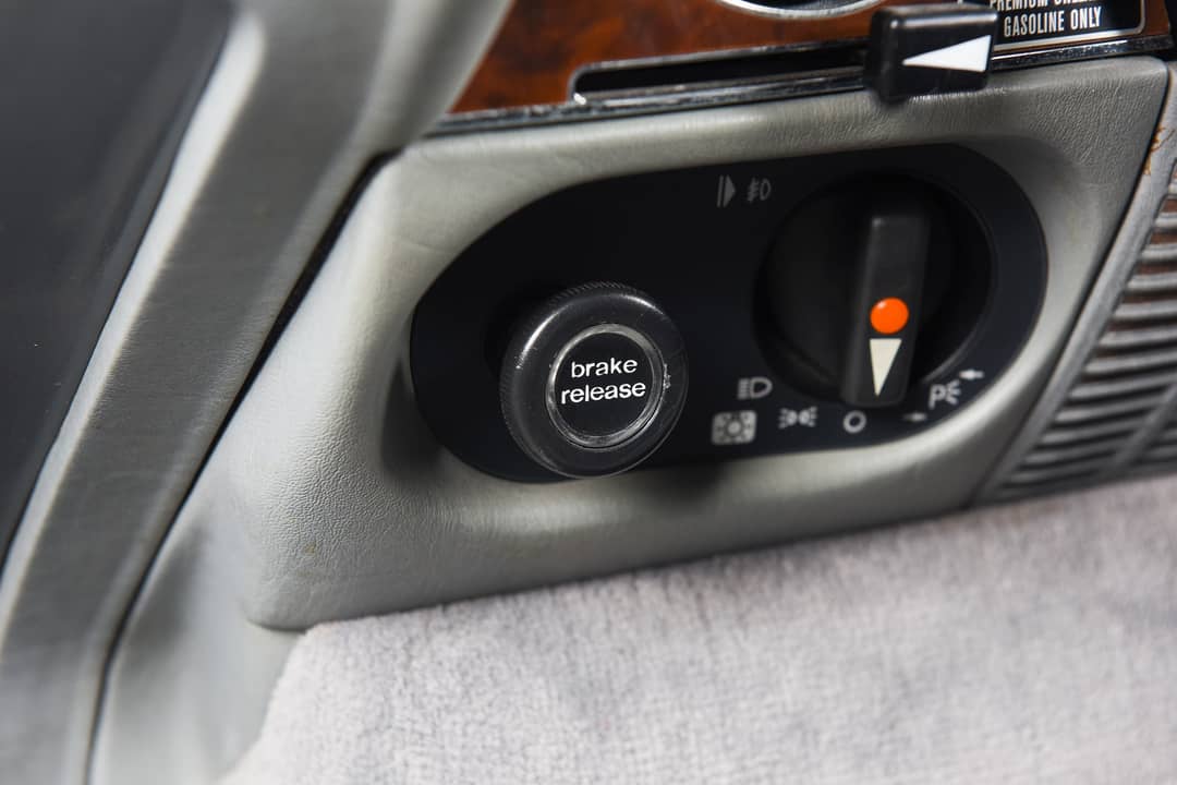 1988 Mercedes-Benz 560-Class 560 SL — photo 18