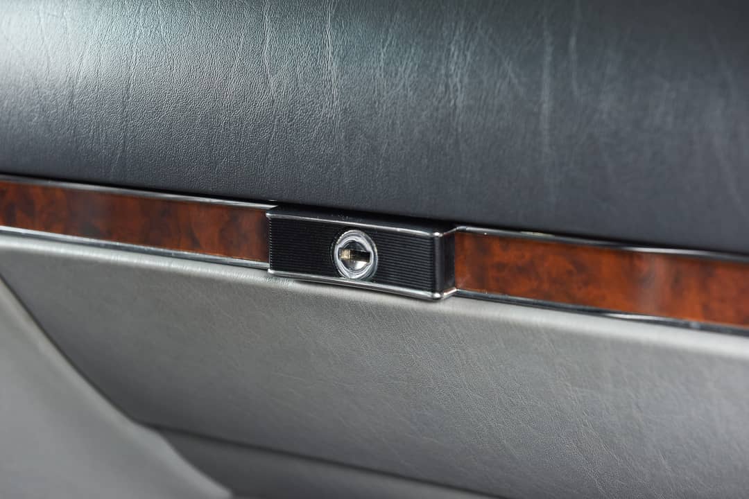 1988 Mercedes-Benz 560-Class 560 SL — photo 23