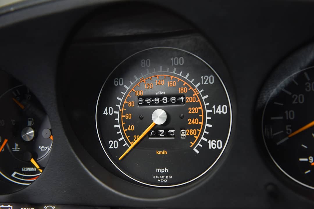 1988 Mercedes-Benz 560-Class 560 SL — photo 32