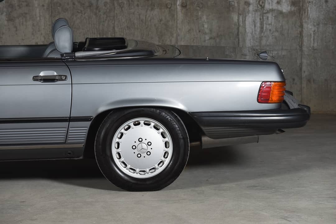 1988 Mercedes-Benz 560-Class 560 SL — photo 51