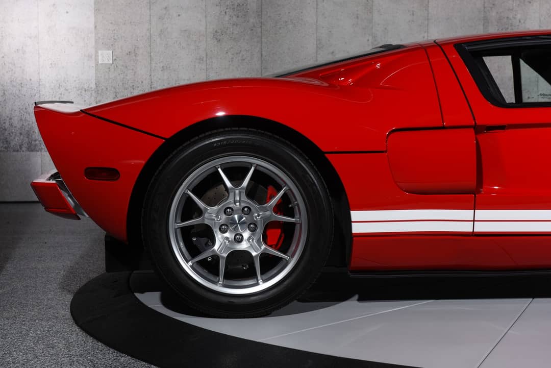 2005 Ford GT — photo 13