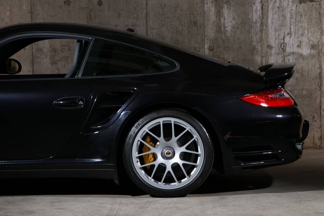 2010 Porsche 911 Turbo factory buckets — photo 18