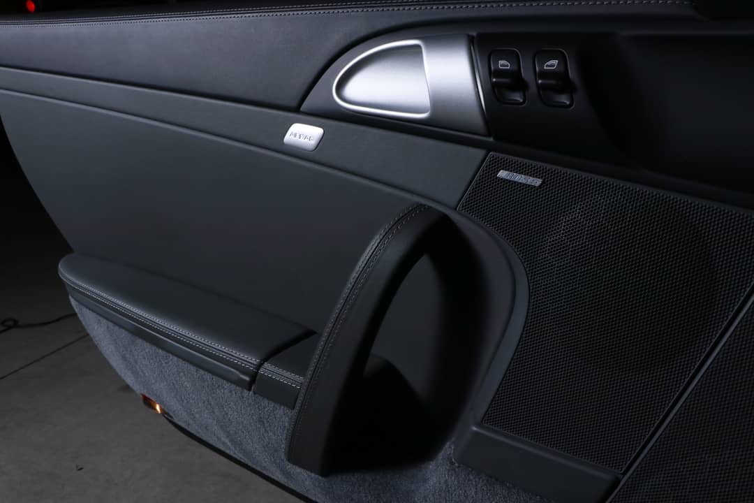 2010 Porsche 911 Turbo factory buckets — photo 22