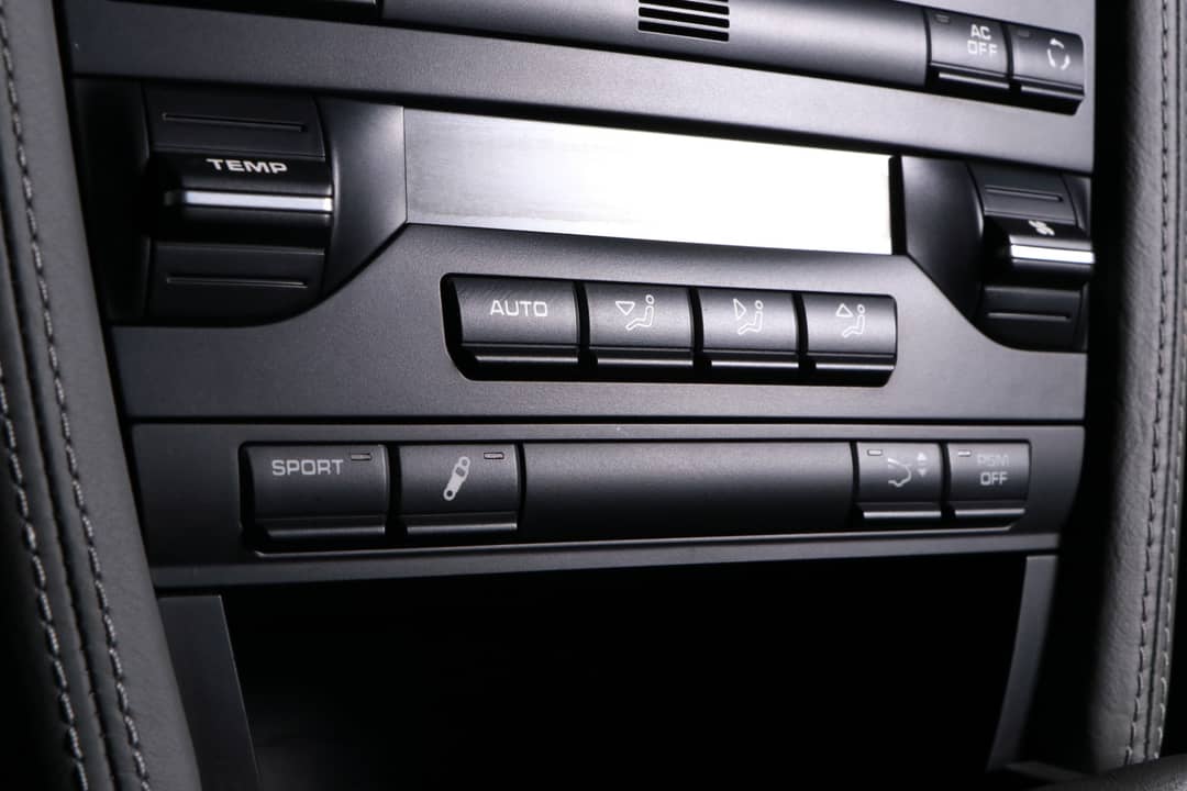 2010 Porsche 911 Turbo factory buckets — photo 31