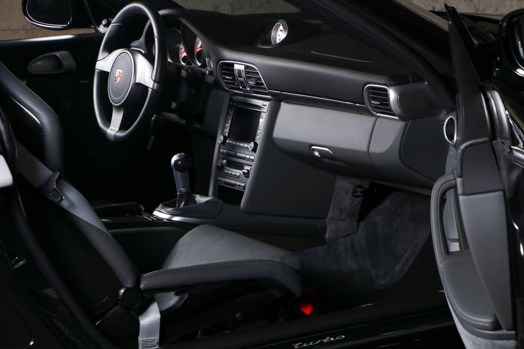 2010 Porsche 911 Turbo factory buckets — photo 35