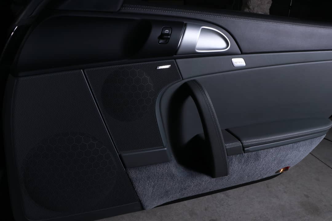 2010 Porsche 911 Turbo factory buckets — photo 36
