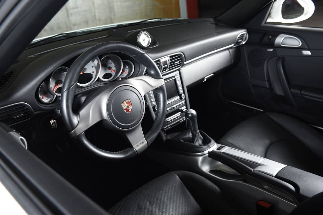 2010 Porsche 911 Carrera 4S — photo 30