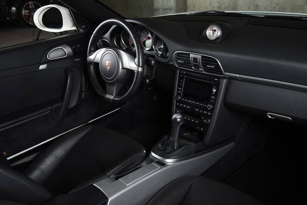 2010 Porsche 911 Carrera 4S — photo 32