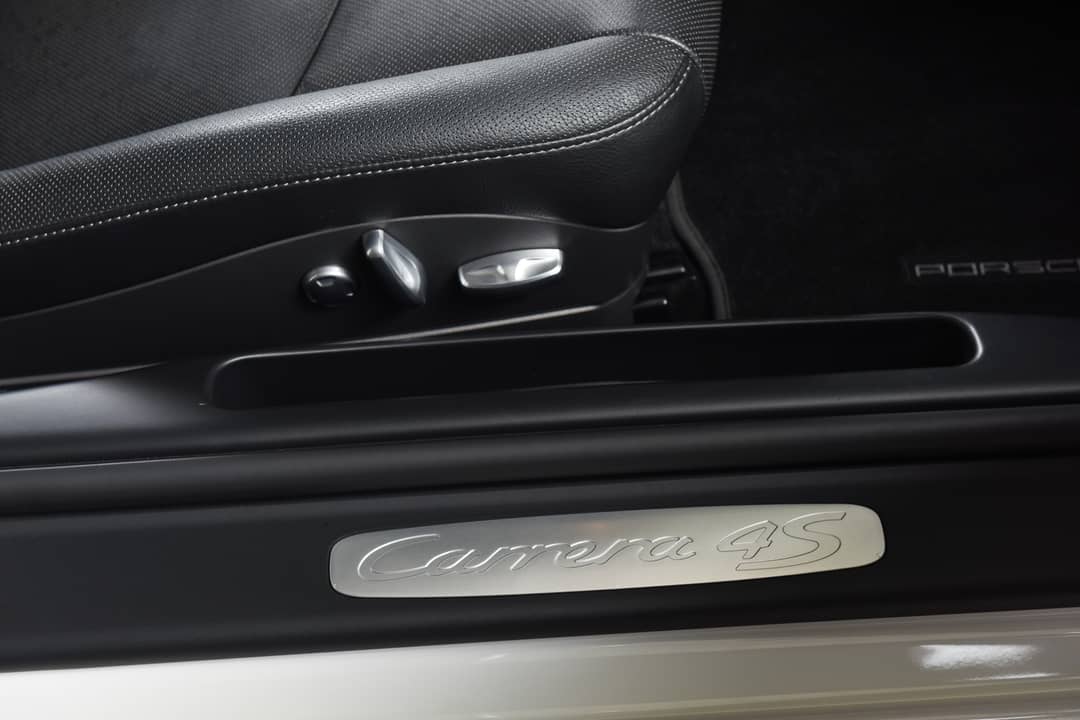 2010 Porsche 911 Carrera 4S — photo 33