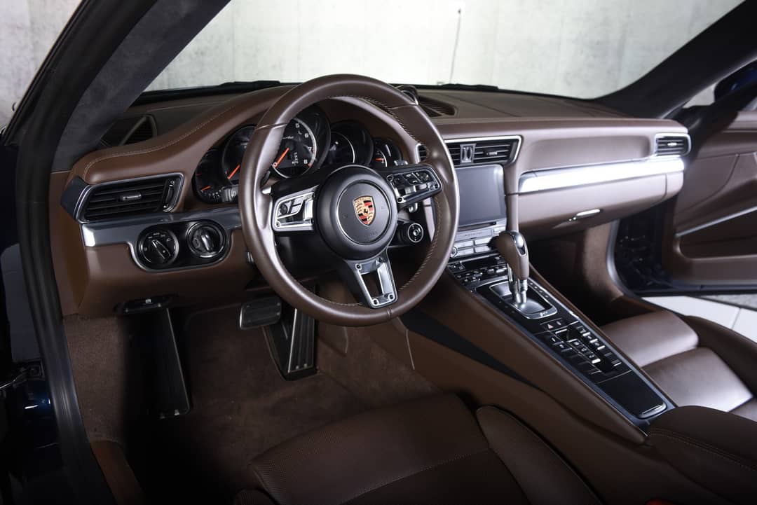 2017 Porsche 911 Turbo — photo 24