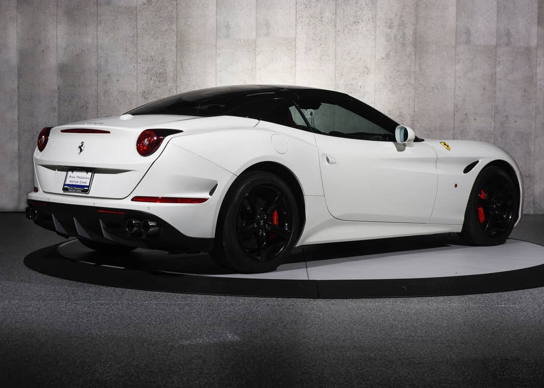 2016 Ferrari California T — photo 12