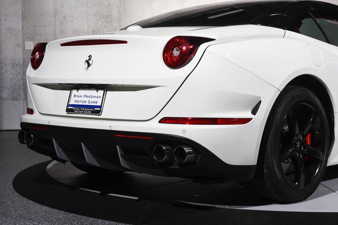 2016 Ferrari California T — photo 13