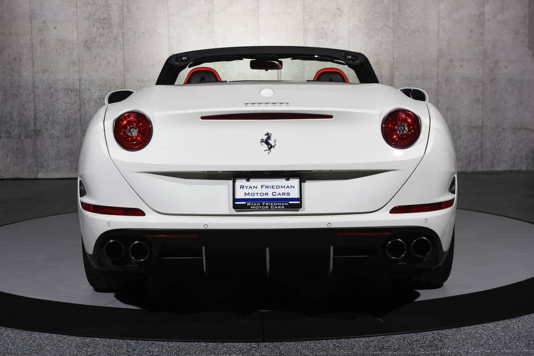 2016 Ferrari California T — photo 16