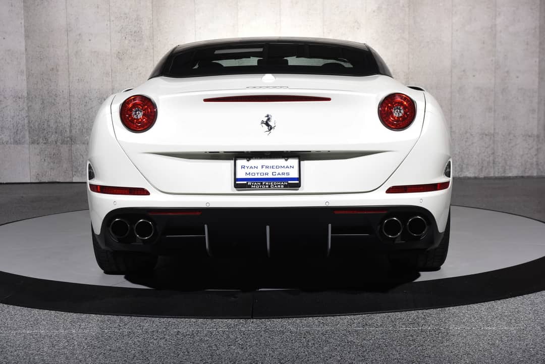 2016 Ferrari California T — photo 17