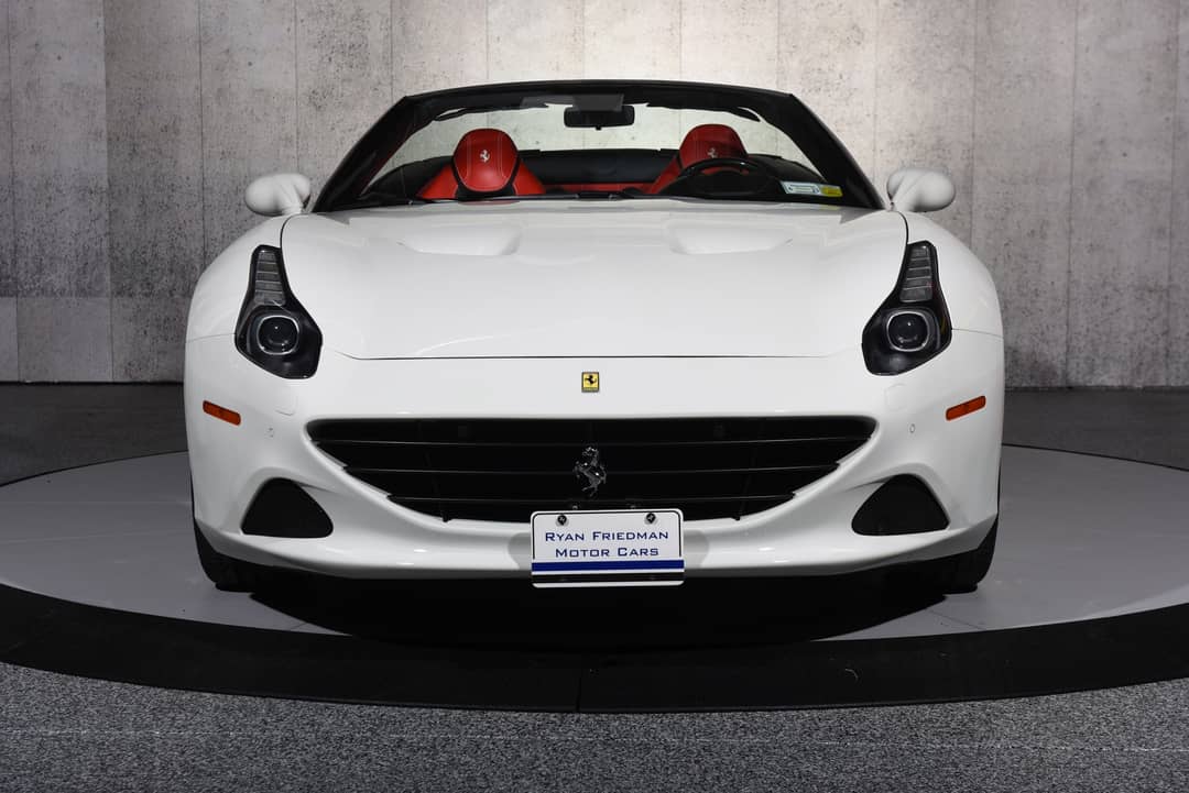 2016 Ferrari California T — photo 18