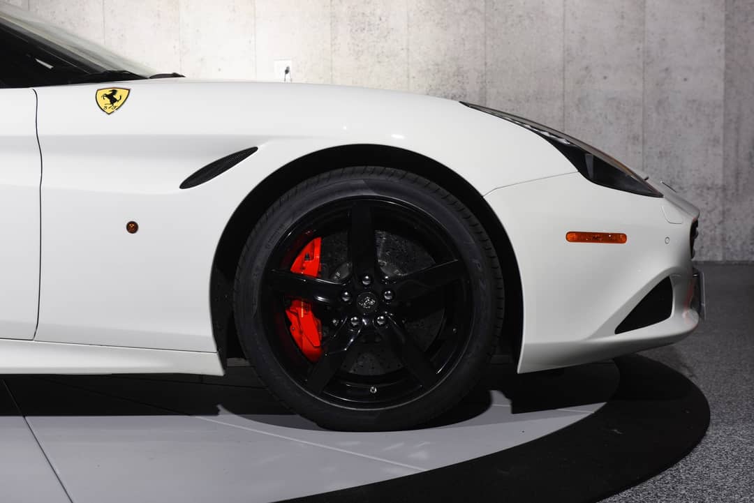 2016 Ferrari California T — photo 26