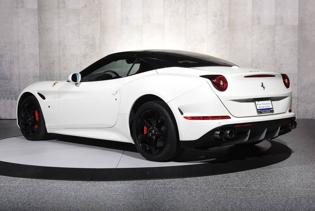 2016 Ferrari California T — photo 8