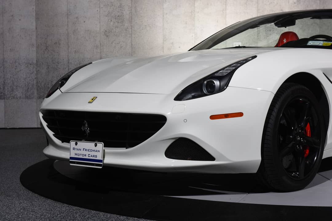 2016 Ferrari California T — photo 10
