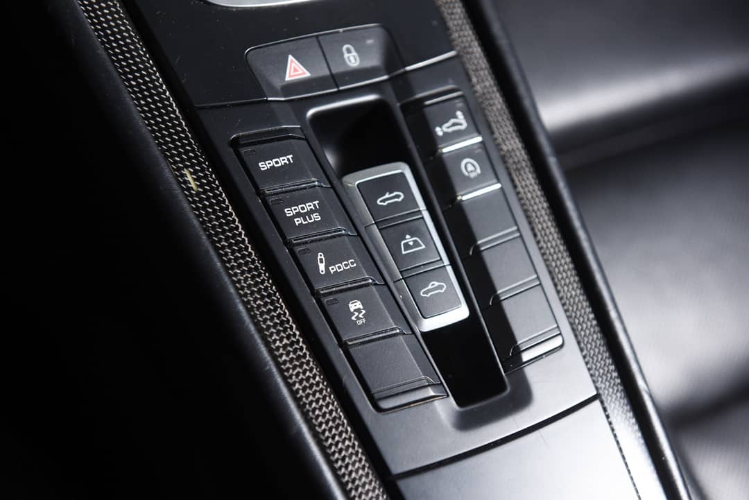 2016 Porsche 911 Turbo S — photo 40
