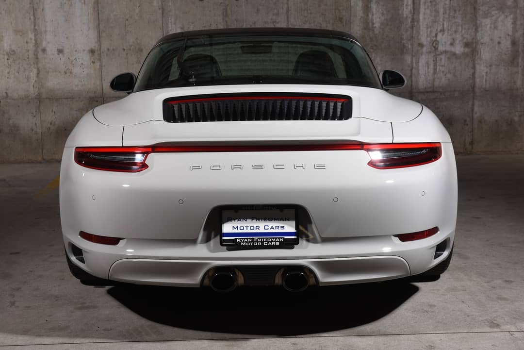2018 Porsche 911 Targa 4 GTS — photo 11