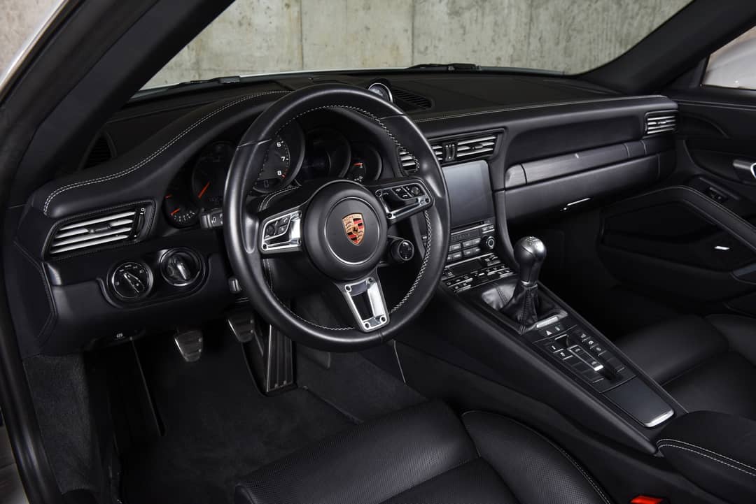 2018 Porsche 911 Targa 4 GTS — photo 32