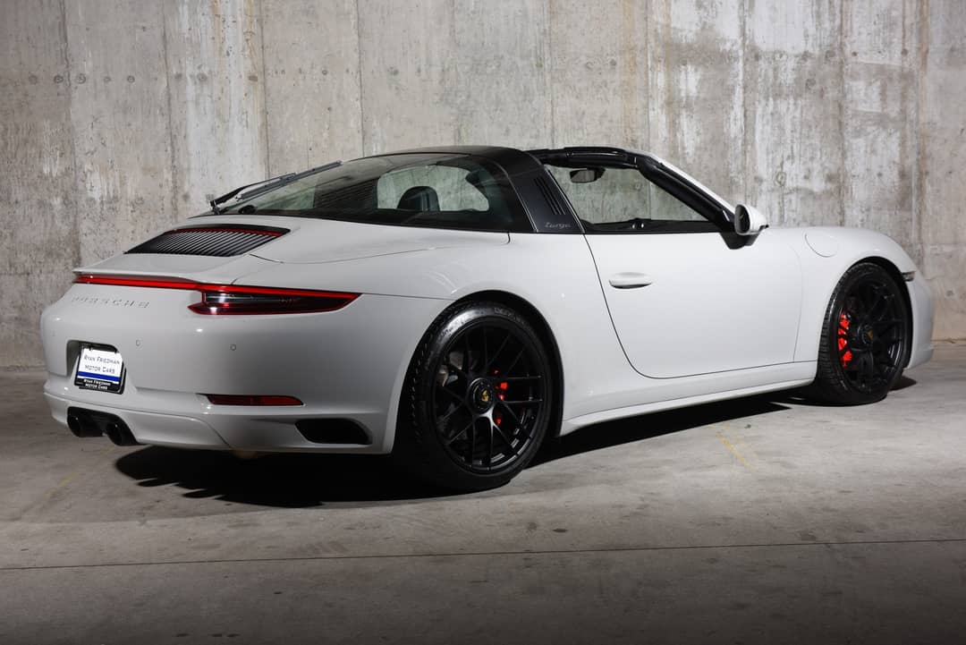 2018 Porsche 911 Targa 4 GTS — photo 10