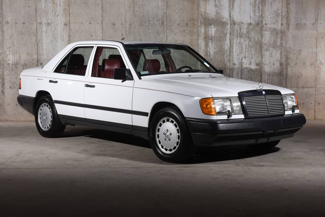 1987 Mercedes-Benz 300-Class 300 E — photo 2