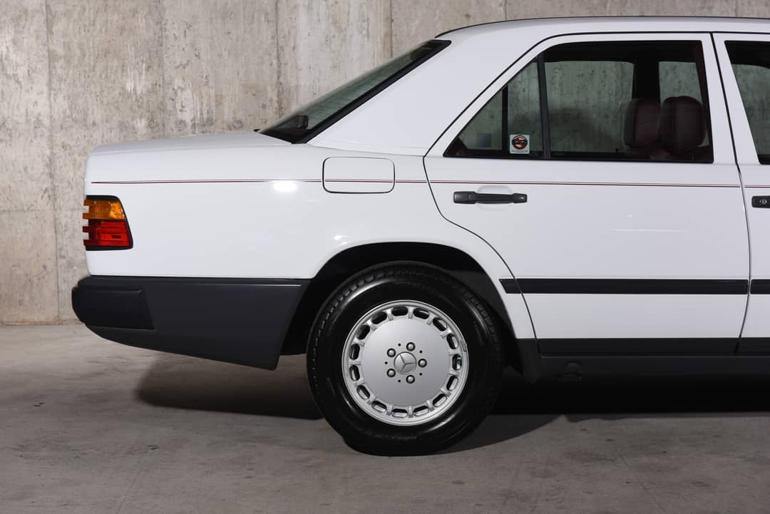 1987 Mercedes-Benz 300-Class 300 E — photo 17