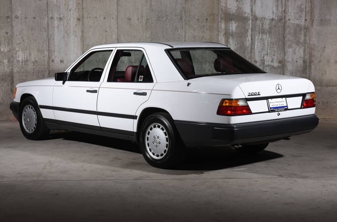 1987 Mercedes-Benz 300-Class 300 E — photo 3