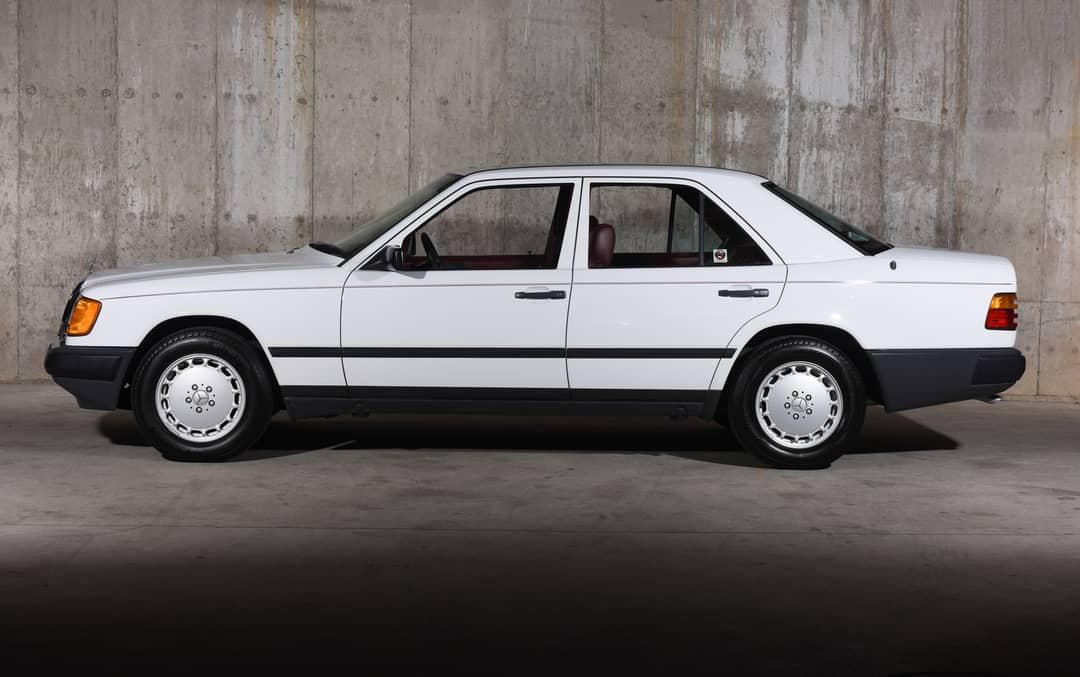 1987 Mercedes-Benz 300-Class 300 E — photo 20
