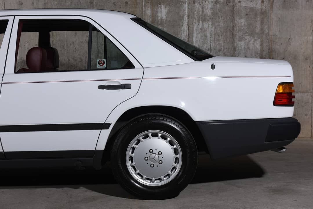 1987 Mercedes-Benz 300-Class 300 E — photo 21