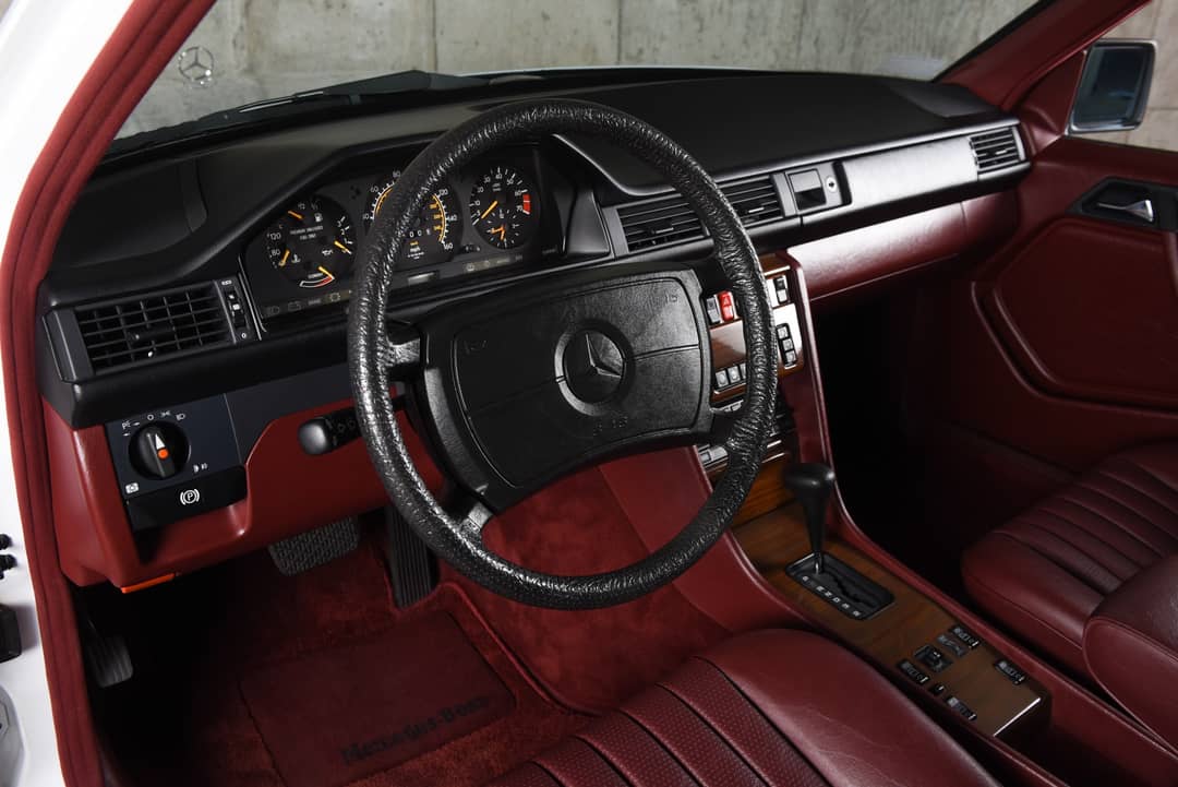 1987 Mercedes-Benz 300-Class 300 E — photo 26