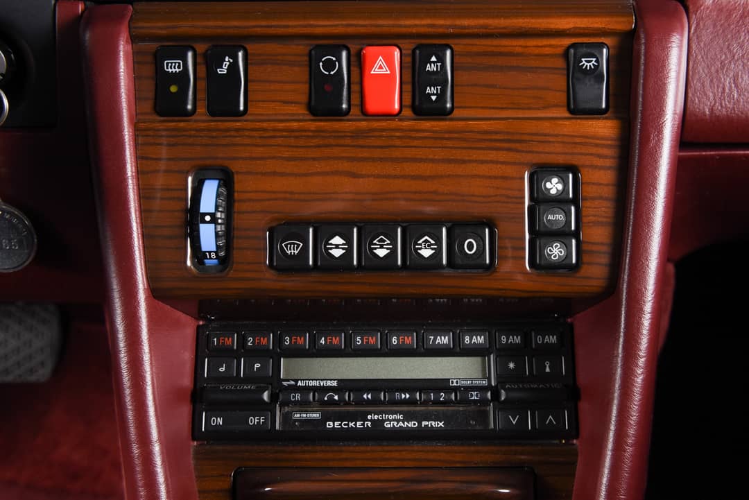 1987 Mercedes-Benz 300-Class 300 E — photo 29