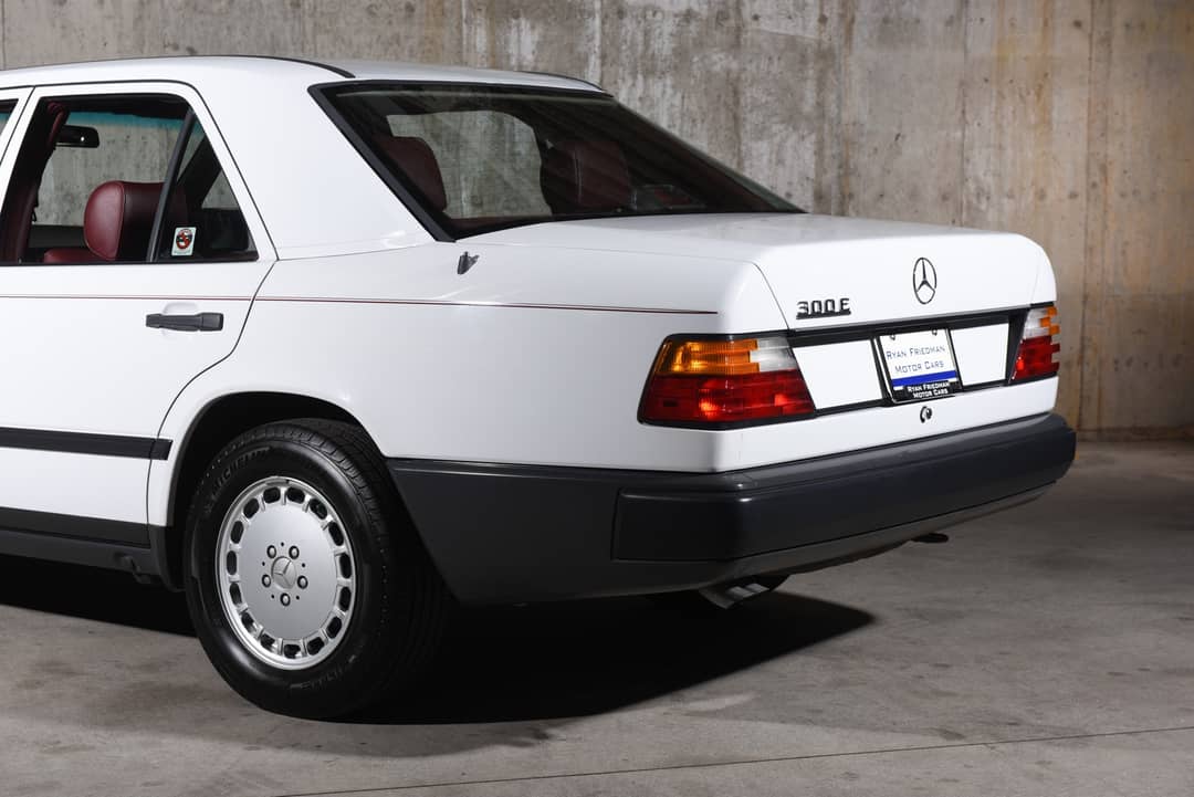 1987 Mercedes-Benz 300-Class 300 E — photo 4